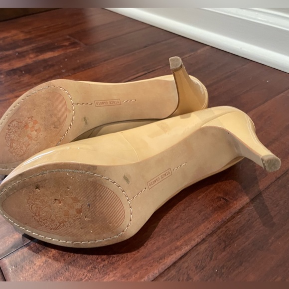 Vince Camuto Patent Leather Nude Pumps - 7.5 - Picture 4 of 6
